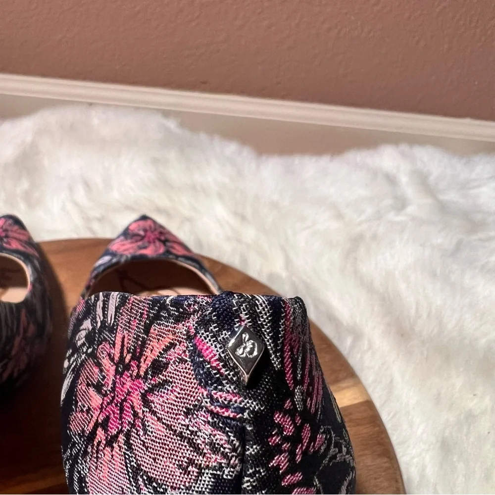 Sam Edelman Navy Blue and Pink Heels with Floral Embroidery Size 8 - Picture 6 of 13